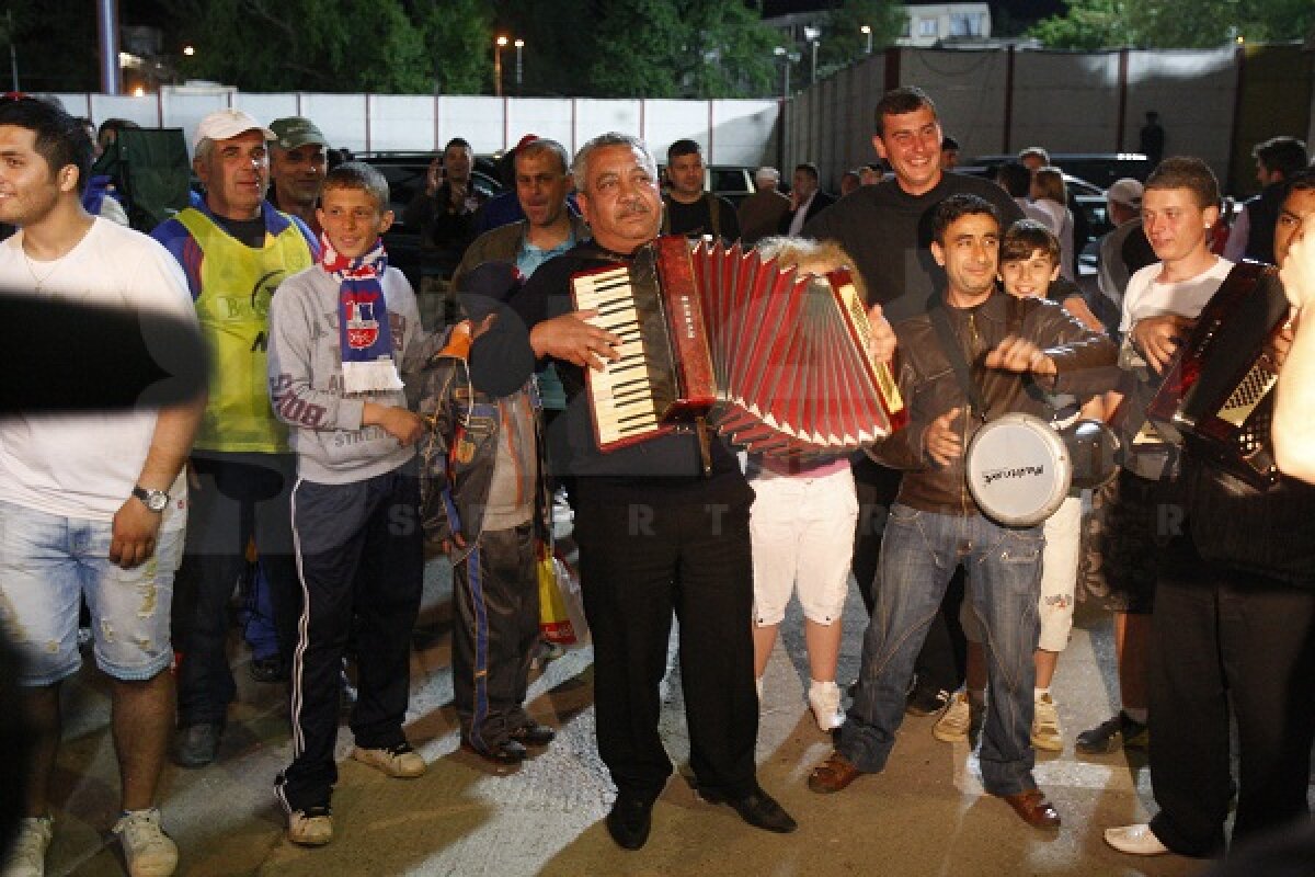FOTO EXCLUSIV » Cum s-a petrecut în noaptea CAMPIONILOR la Galaţi!