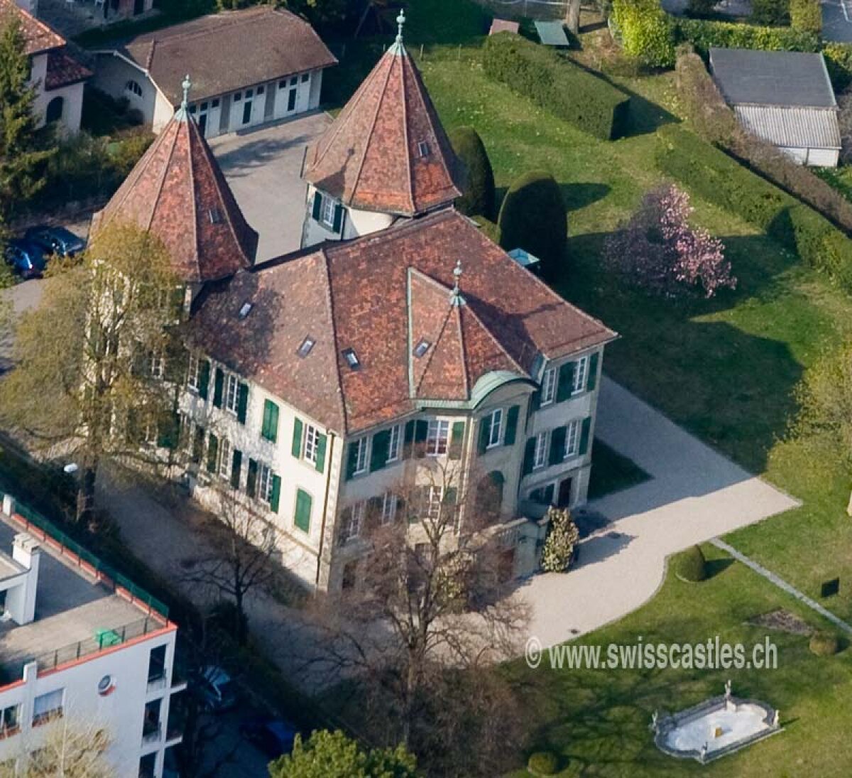 GALERIE FOTO / Aici se decide campionatul » TAS are sediul într-un castel din secolul al XVIII-lea!