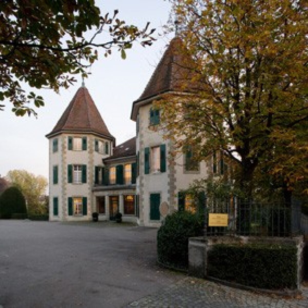 GALERIE FOTO / Aici se decide campionatul » TAS are sediul într-un castel din secolul al XVIII-lea!