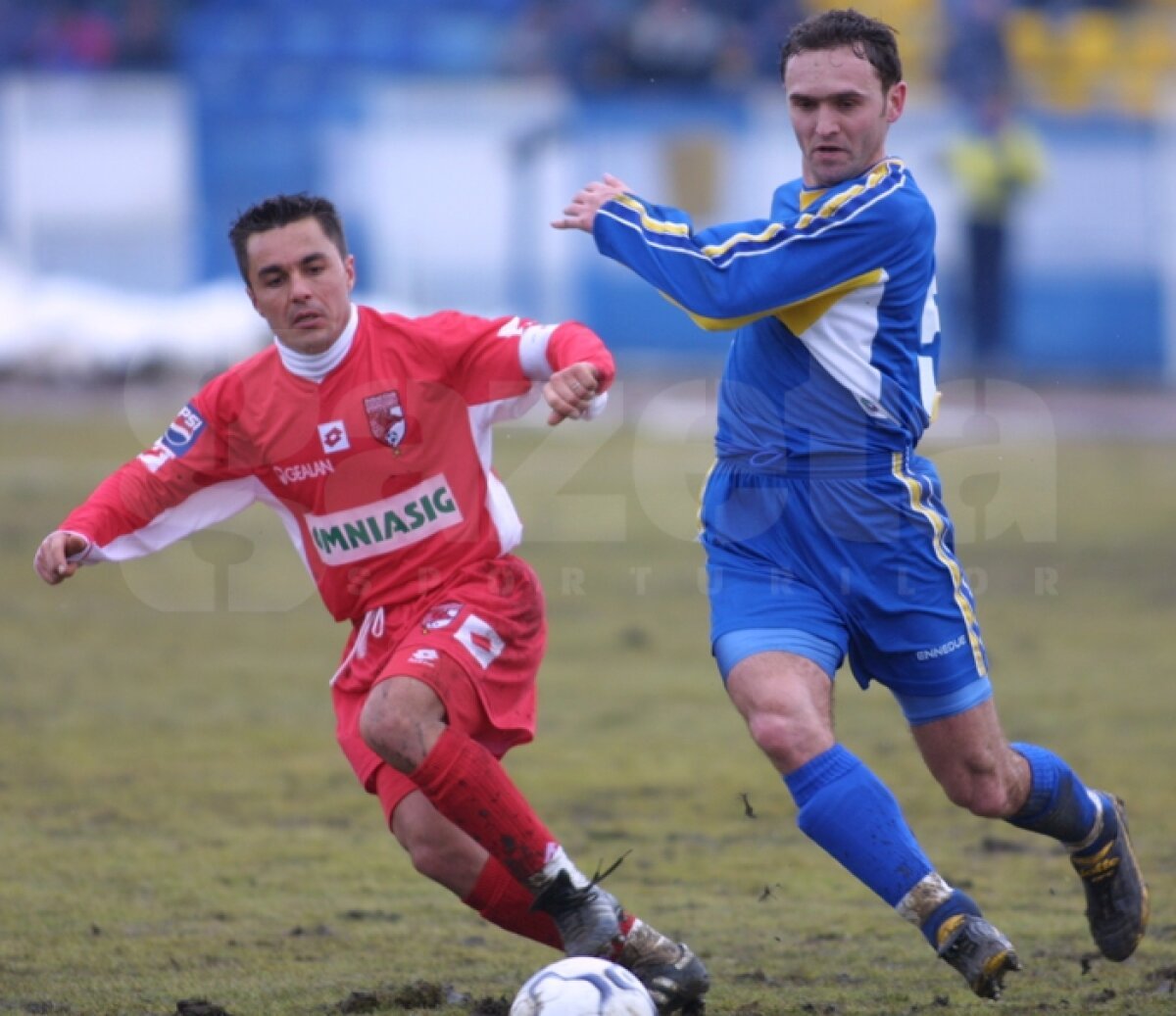 Fotografiile unui fotbalist de succes care se retrage diseară: Florentin Petre!