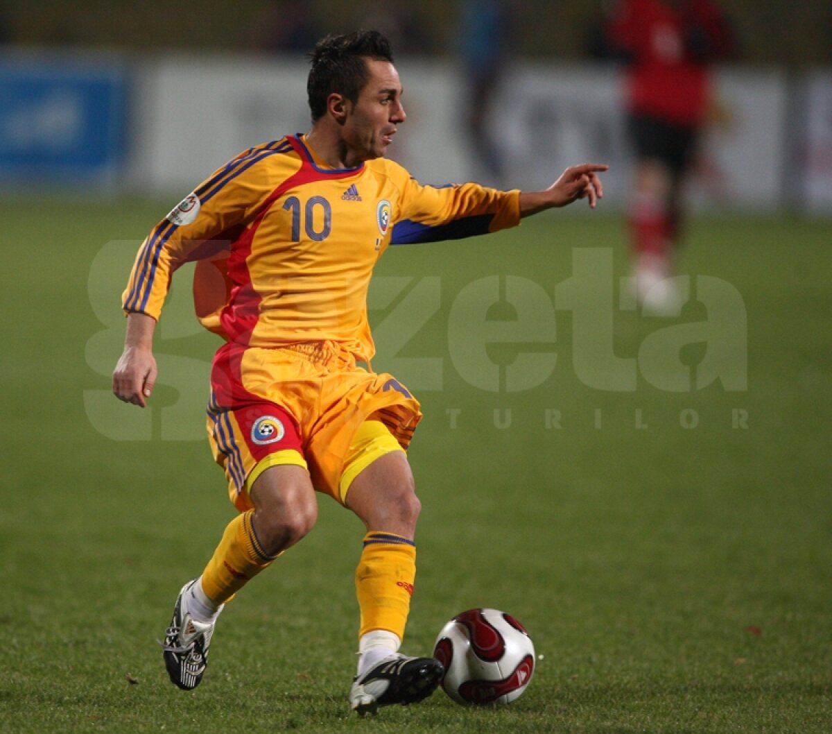 Fotografiile unui fotbalist de succes care se retrage diseară: Florentin Petre!