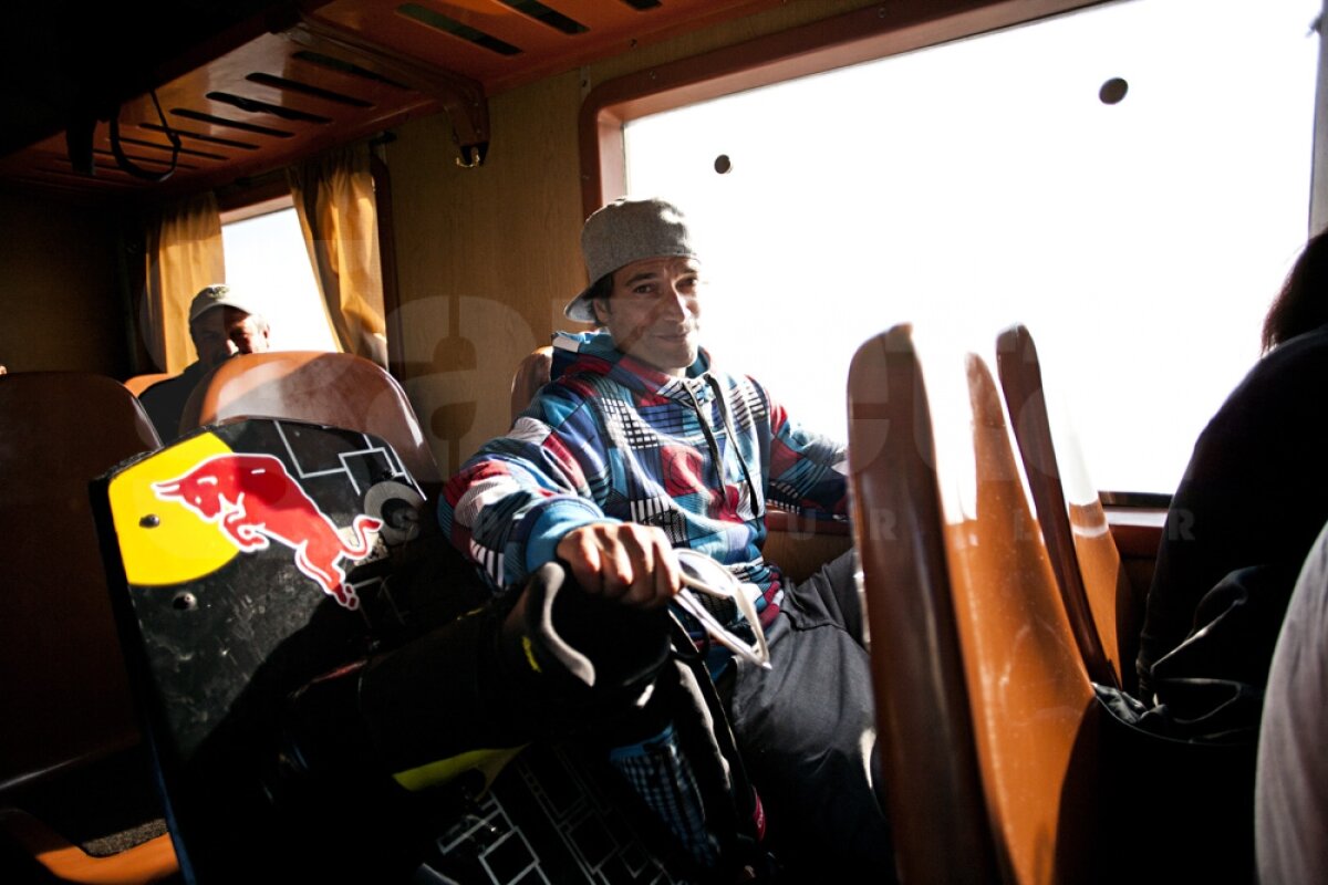 GALERIE FOTO Se întîmplă în România! » Duncan Zurr face wakeboarding tras de tren!