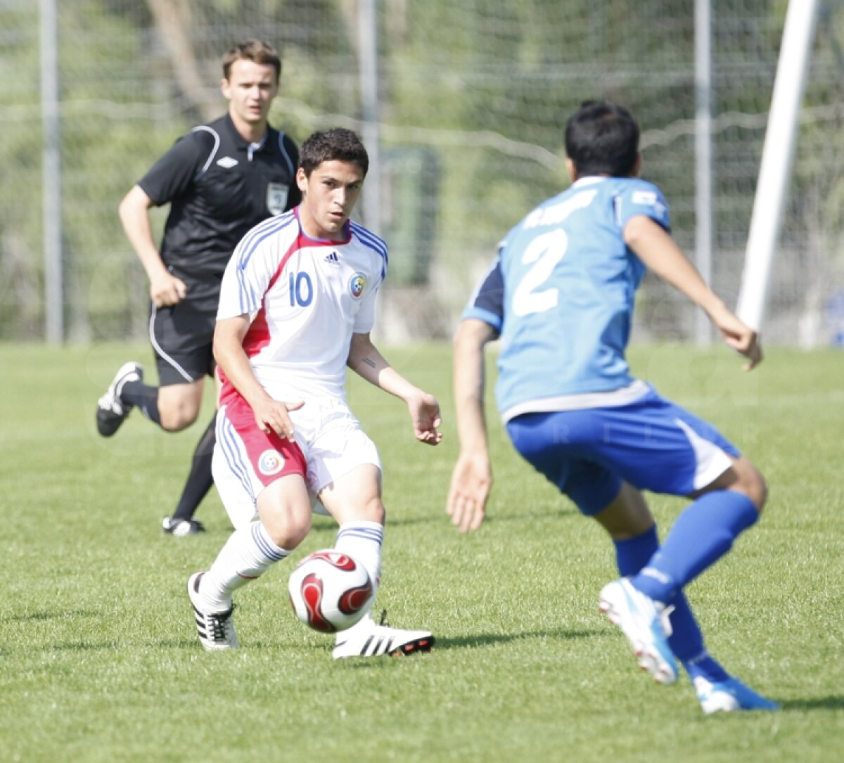 GALERIE FOTO Hagi a stat trei ore în soare să vadă amicalele selecţionatei de juniori U19