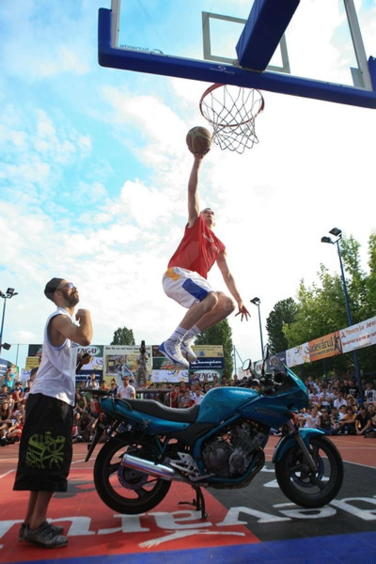 Începe primul turneu Sport Arena Streetball 2011! Se joacă baschet din mai pînă în septembrie