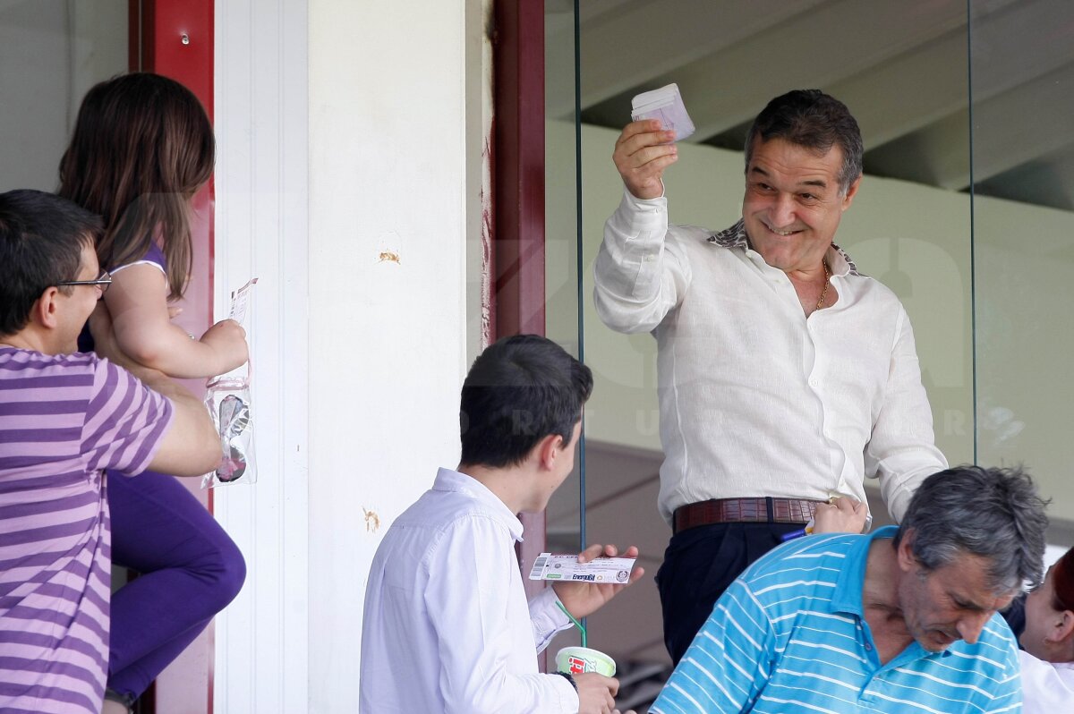 Steaua învinge la Cluj şi se califică în Europa League! CRAIOVA - GAZ METAN 1-1 (întrerupt de ploaie)