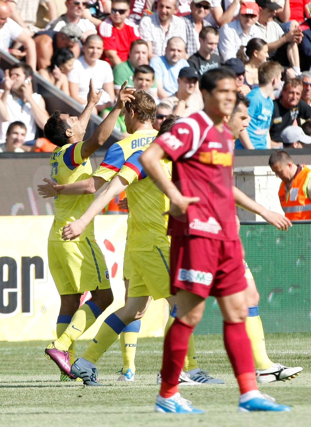 Steaua învinge la Cluj şi se califică în Europa League! CRAIOVA - GAZ METAN 1-1 (întrerupt de ploaie)