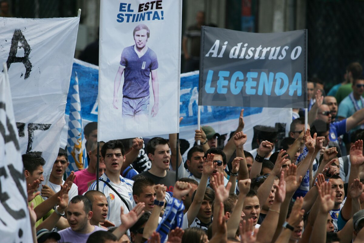 FOTO 1.000 de fani ai Universităţii au mărşăluit astăzi împotriva lui Mititelu