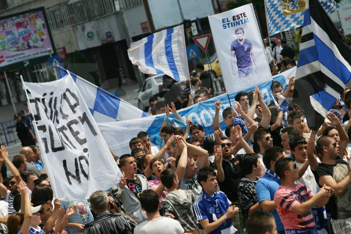 FOTO 1.000 de fani ai Universităţii au mărşăluit astăzi împotriva lui Mititelu