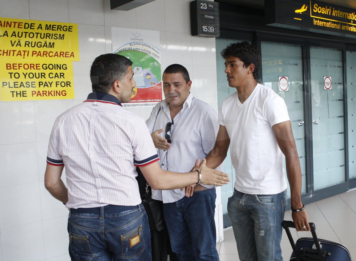 FOTO! Wires a sosit la Bucureşti să semneze cu Steaua