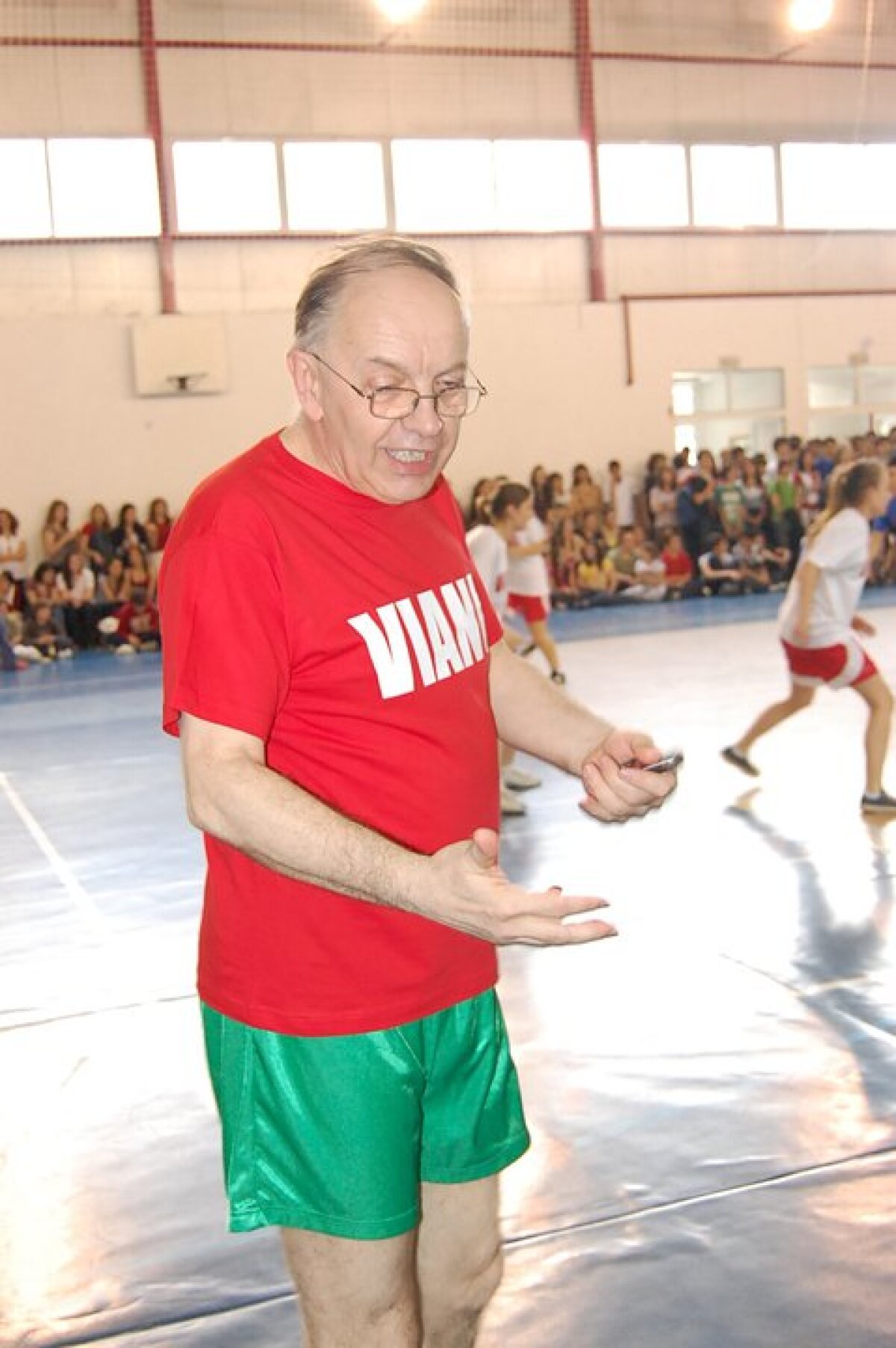 Belodedici, Badea şi Tudor, starurile unui meci tradiţional jucat într-un liceu bucureştean