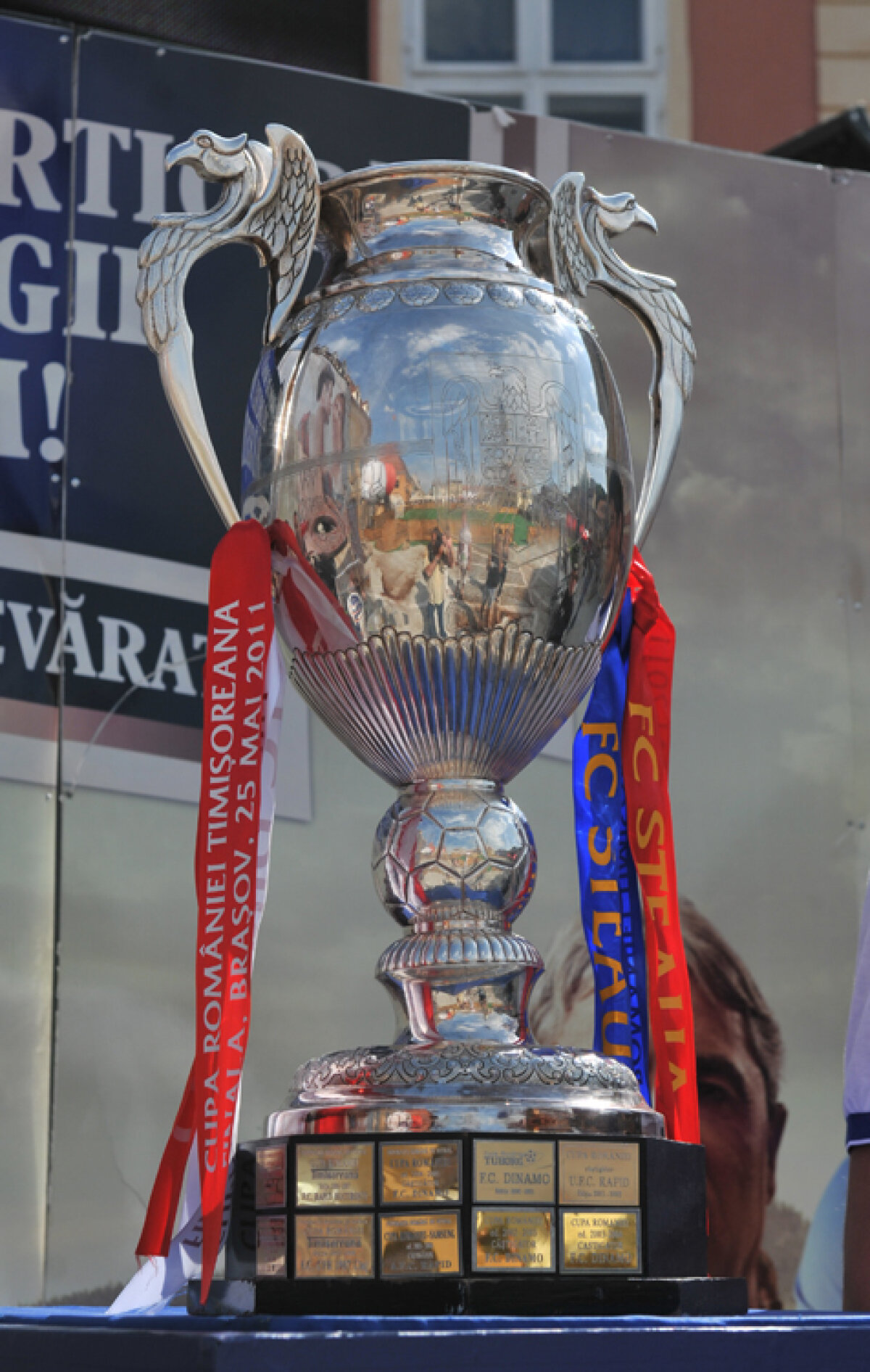 FOTO / Trofeul Cupei României a ajuns la Braşov!