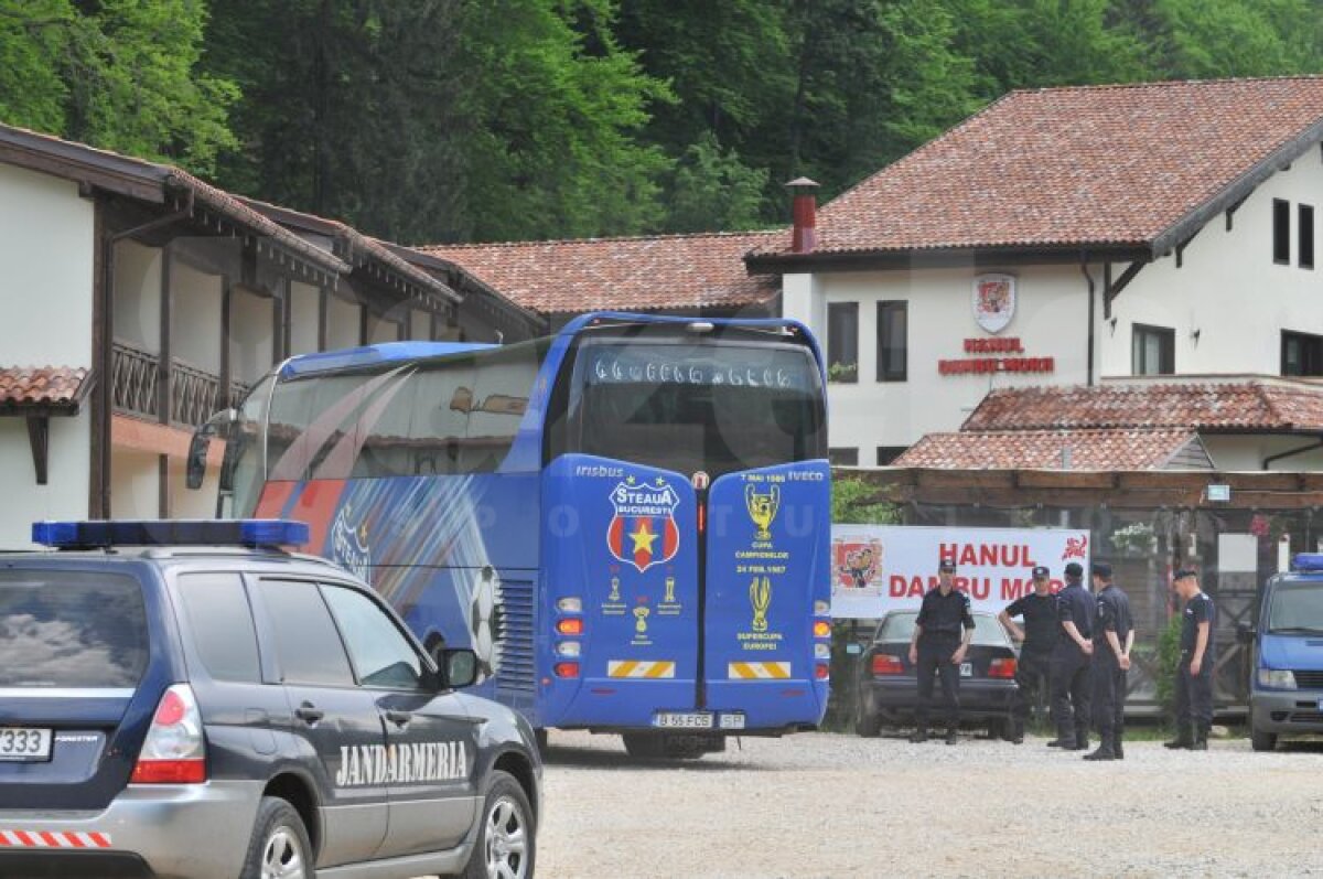 FOTO » Steaua nu vrea stres. Vezi unde s-au ascuns jucătorii lui Olăroiu la Braşov