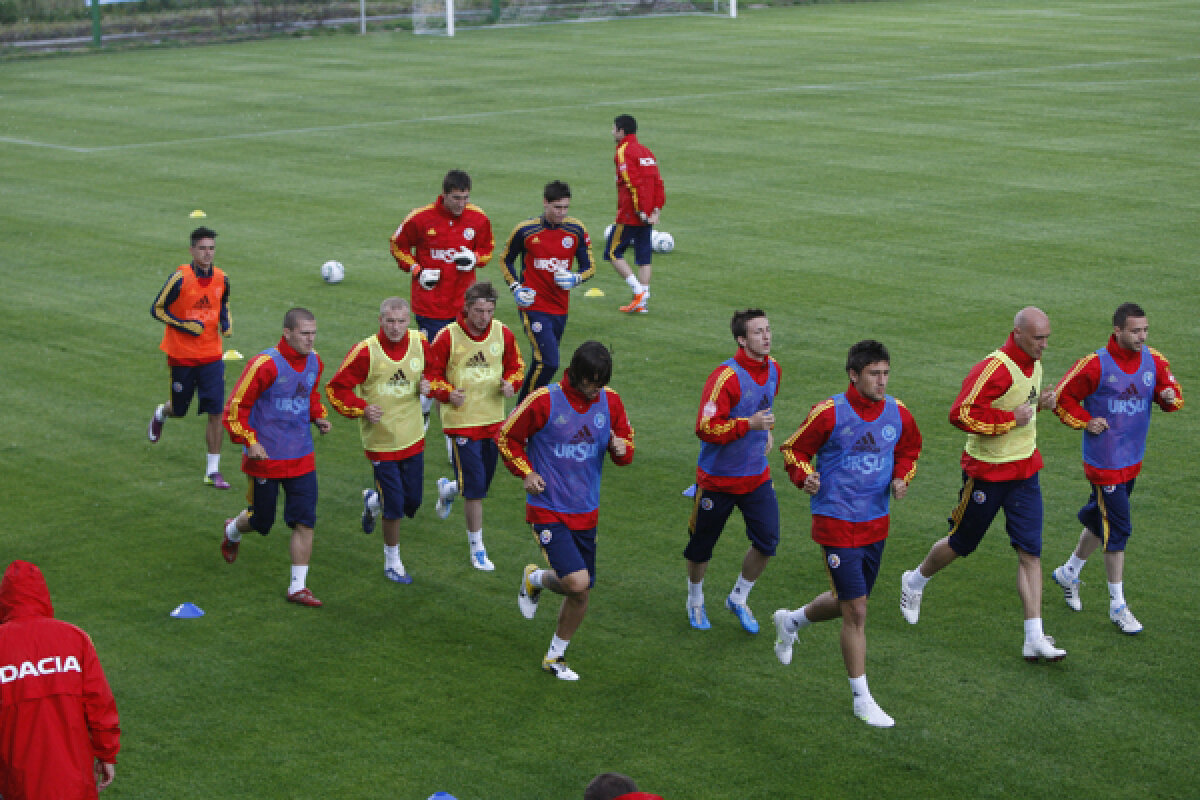 FOTO » Naţionala se antrenează la Buftea. Doar 13 jucători la reunire