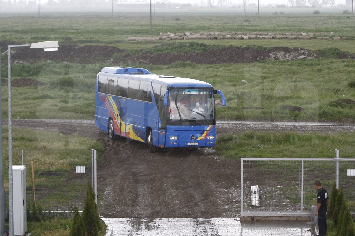 FOTO » Naţionala se antrenează la Buftea. Doar 13 jucători la reunire
