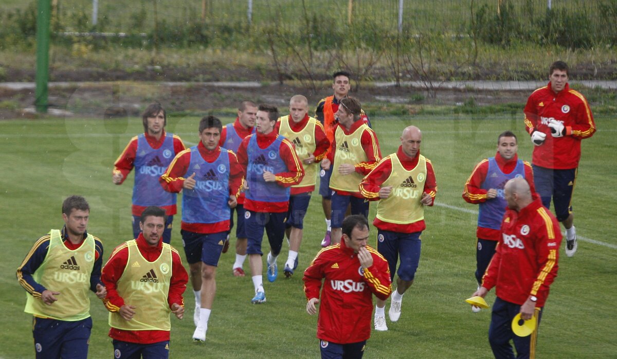 FOTO » Naţionala se antrenează la Buftea. Doar 13 jucători la reunire