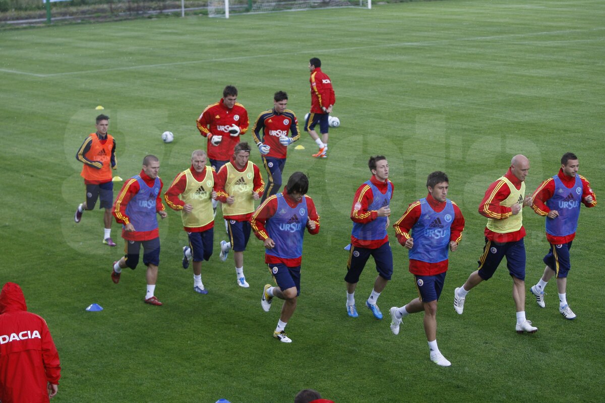 FOTO » Naţionala se antrenează la Buftea. Doar 13 jucători la reunire