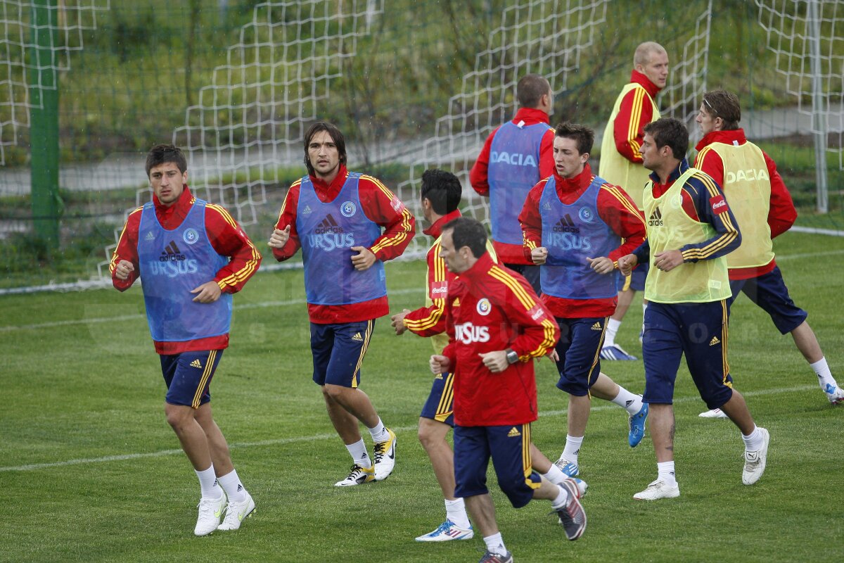 FOTO » Naţionala se antrenează la Buftea. Doar 13 jucători la reunire