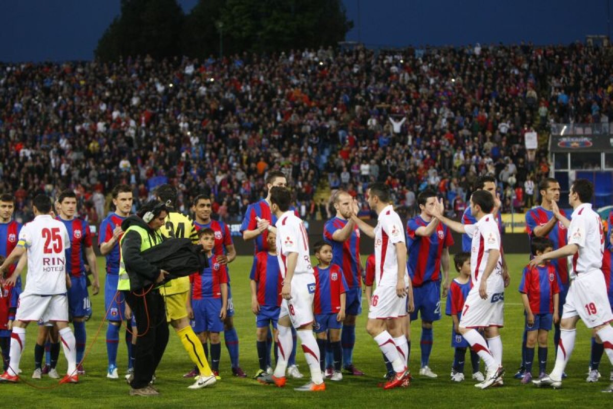 Mutu a pierdut un pariu de 80€ la antrenamentul naţionalei! :D