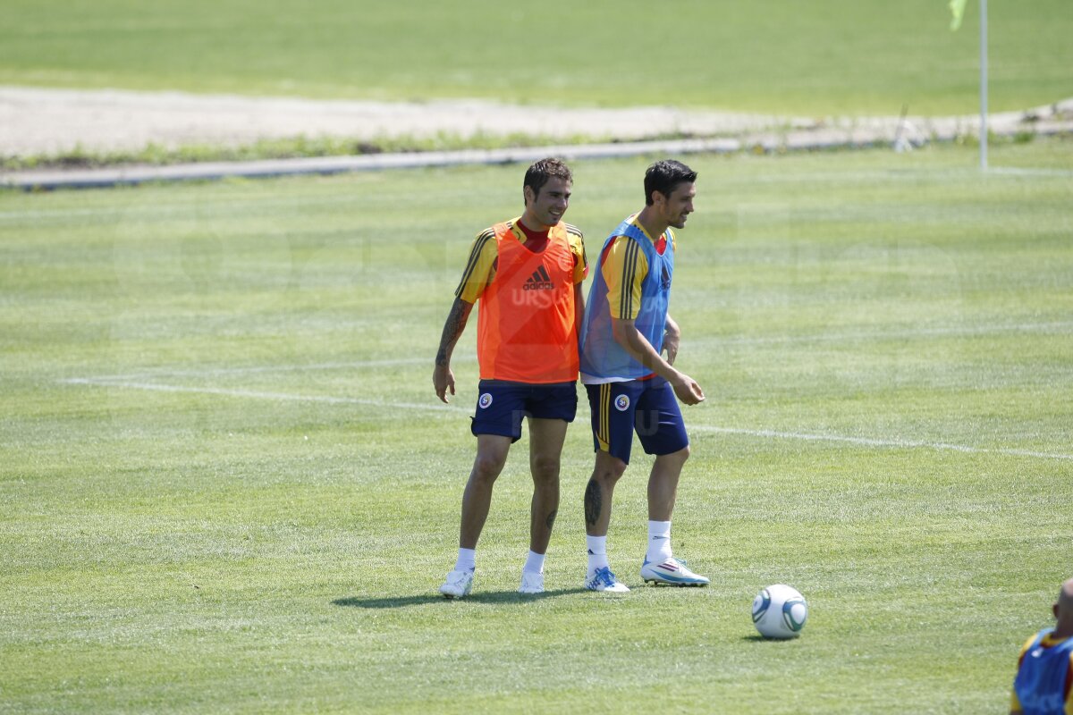 Mutu a pierdut un pariu de 80€ la antrenamentul naţionalei! :D