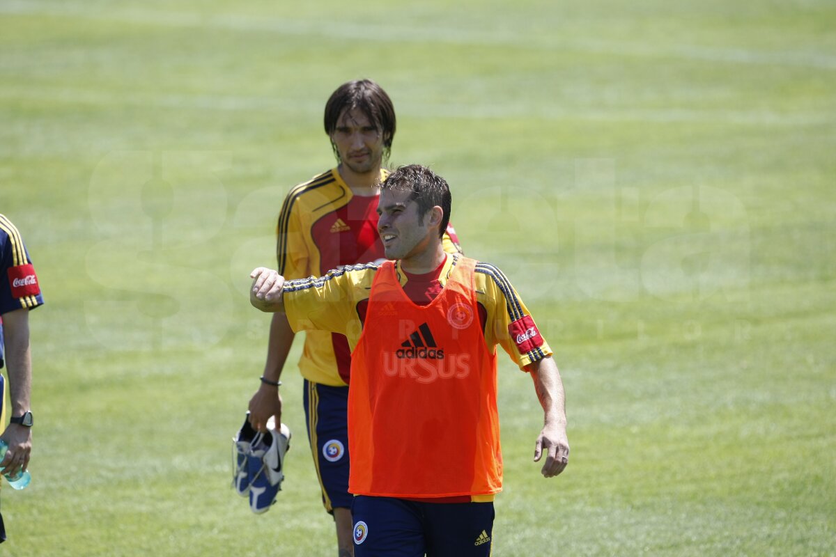 Mutu a pierdut un pariu de 80€ la antrenamentul naţionalei! :D