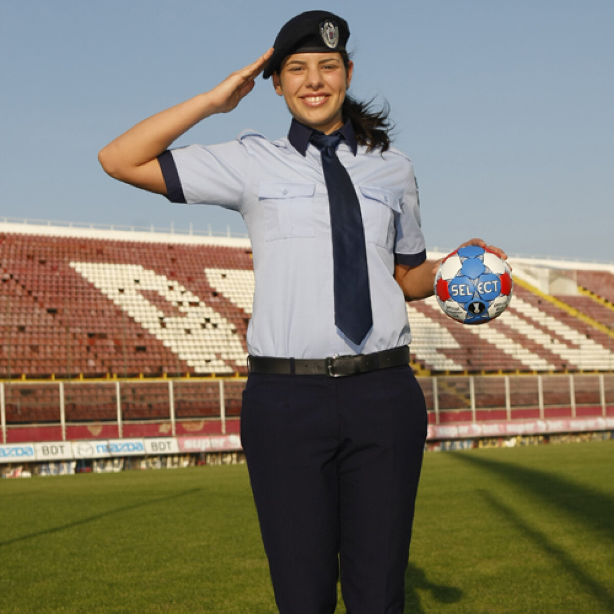 Fata lui Daniel Timofte joacă handbal la Rapid » Servesc patria şi handbalul!