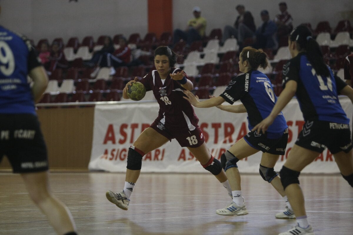 Fata lui Daniel Timofte joacă handbal la Rapid » Servesc patria şi handbalul!