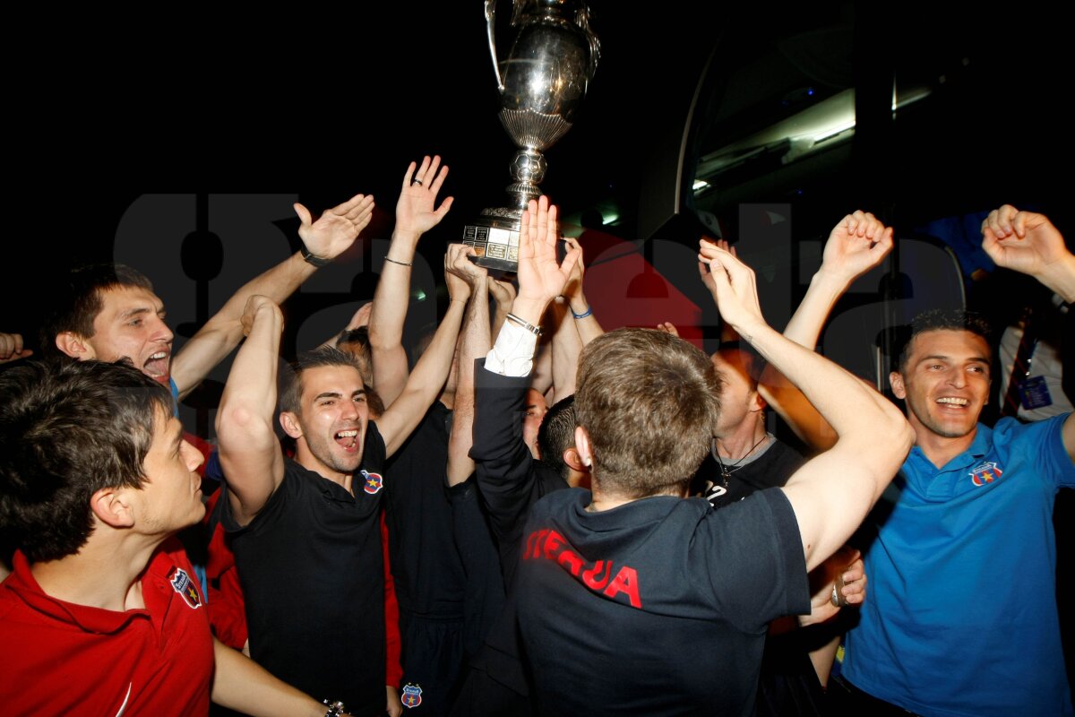 FOTO » Steliştii s-au dat în spectacol la petrecerea de după cîştigarea Cupei