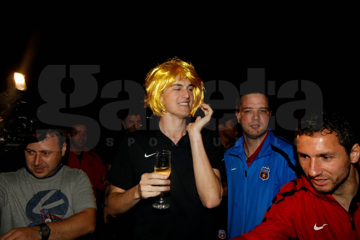 FOTO » Steliştii s-au dat în spectacol la petrecerea de după cîştigarea Cupei