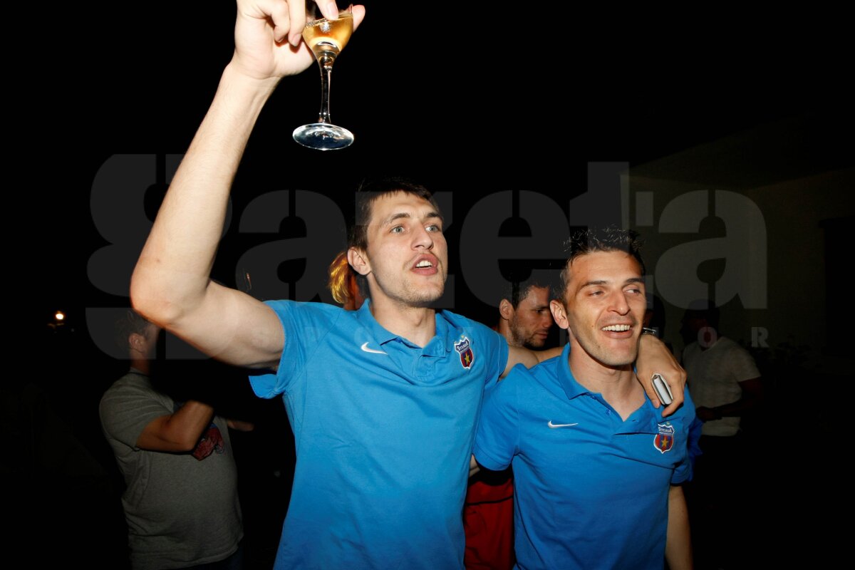 FOTO » Steliştii s-au dat în spectacol la petrecerea de după cîştigarea Cupei