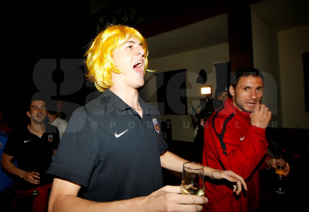 FOTO » Steliştii s-au dat în spectacol la petrecerea de după cîştigarea Cupei