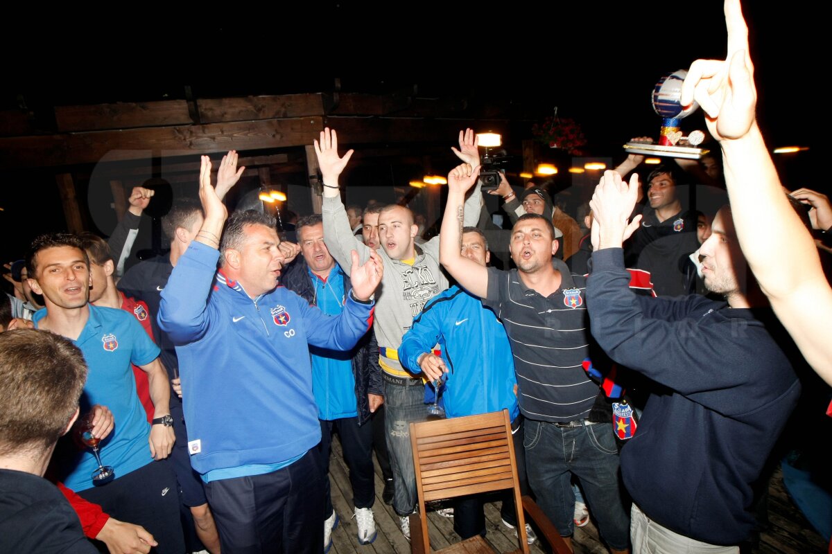 FOTO » Steliştii s-au dat în spectacol la petrecerea de după cîştigarea Cupei