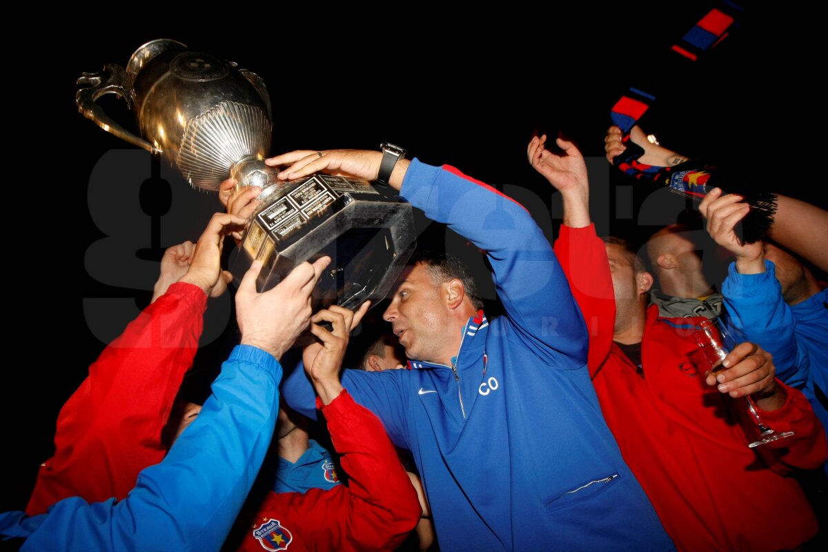 FOTO » Steliştii s-au dat în spectacol la petrecerea de după cîştigarea Cupei