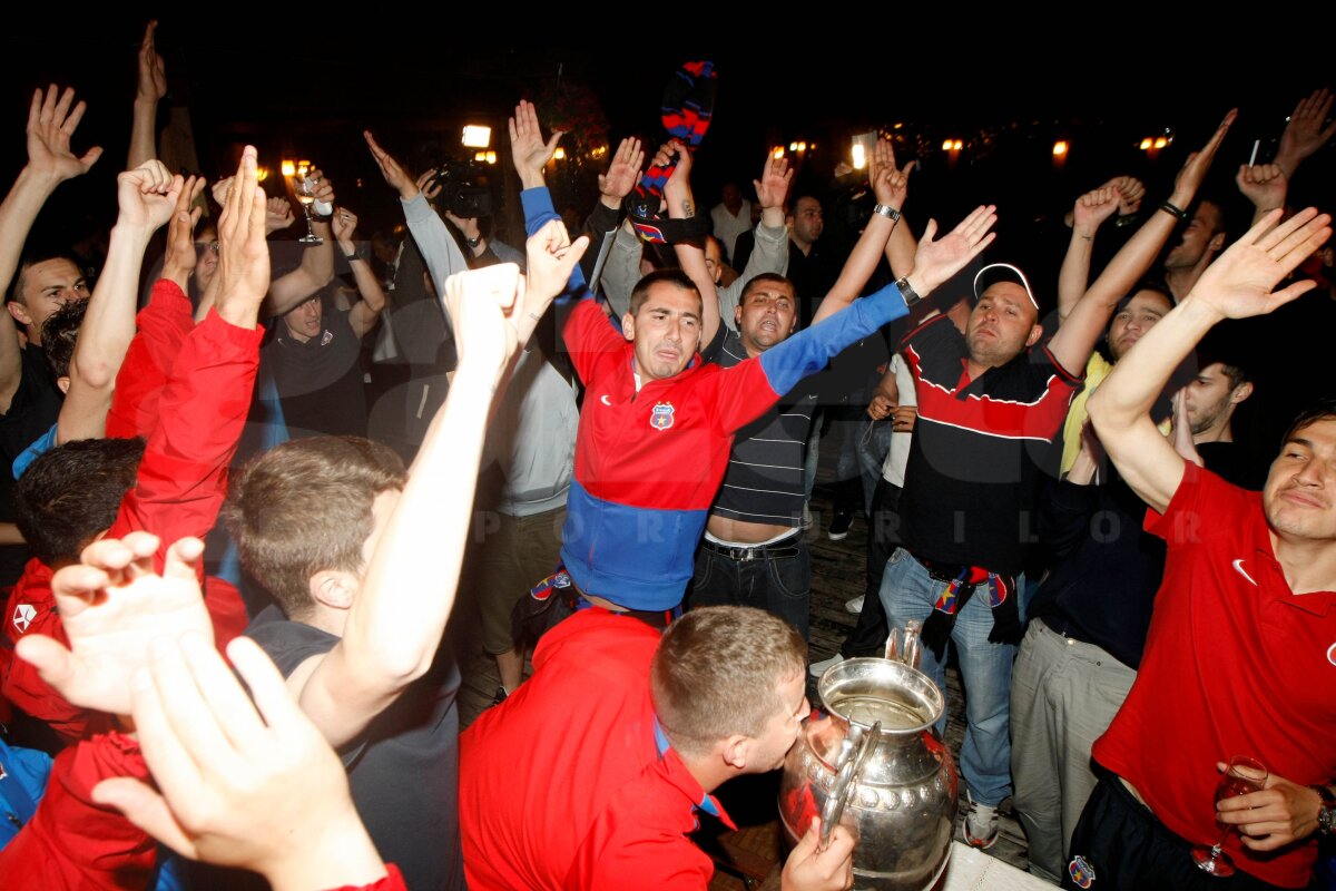 FOTO » Steliştii s-au dat în spectacol la petrecerea de după cîştigarea Cupei