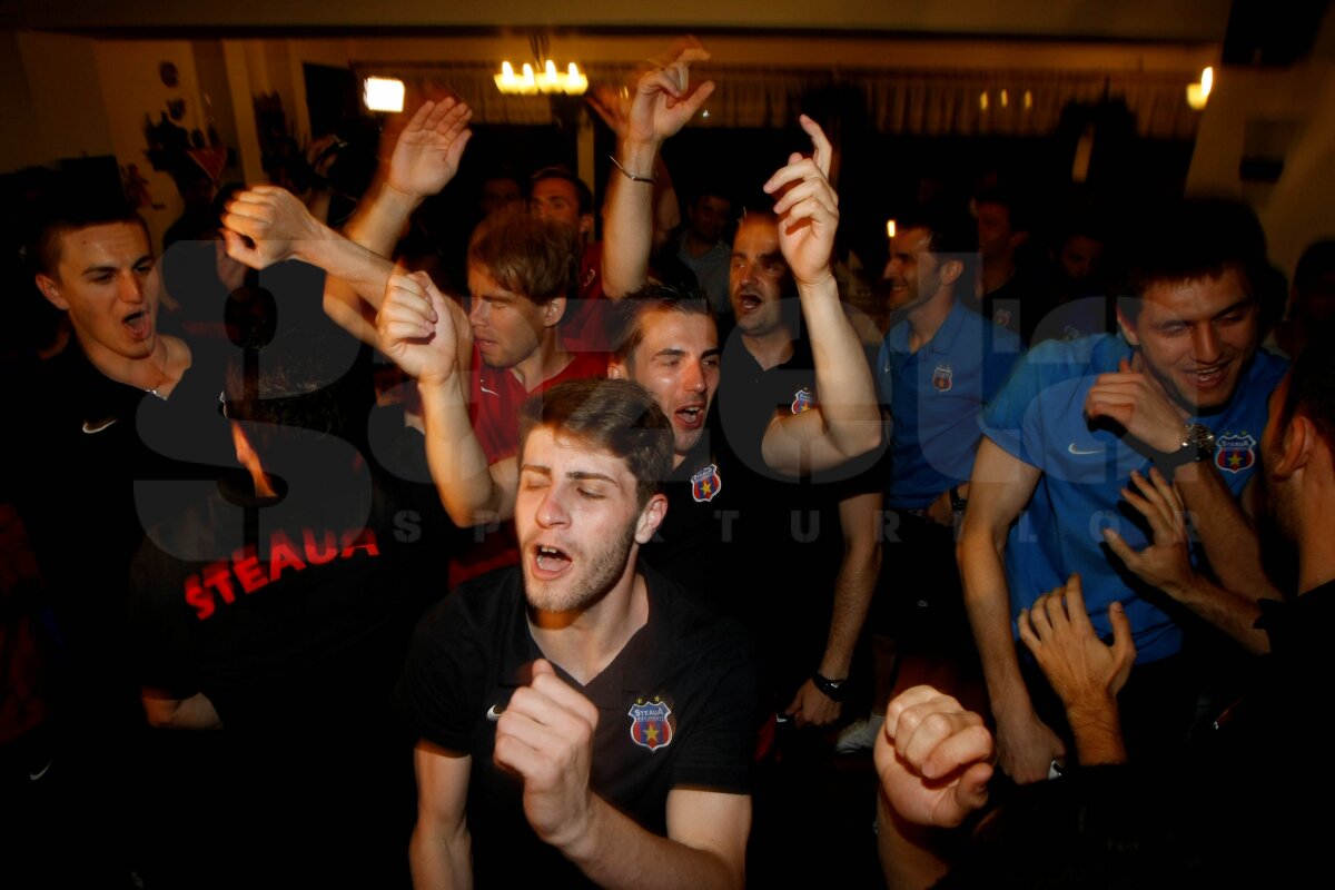 FOTO » Steliştii s-au dat în spectacol la petrecerea de după cîştigarea Cupei