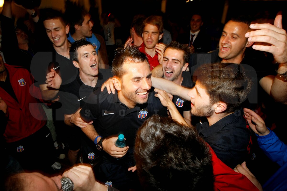 FOTO » Steliştii s-au dat în spectacol la petrecerea de după cîştigarea Cupei