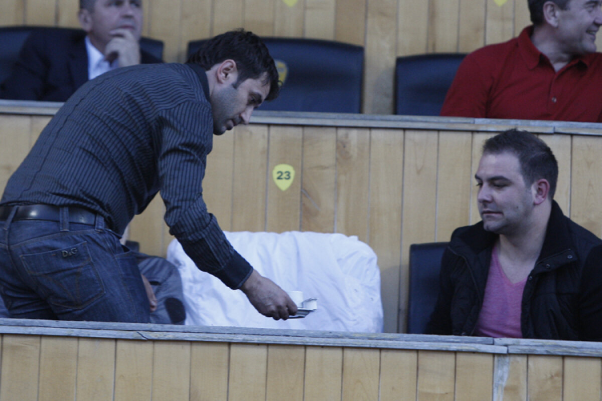 Cum a ajuns unul dintre cele mai mari talente de după Revoluţie » Luţu e ospătarul tribunei oficiale!