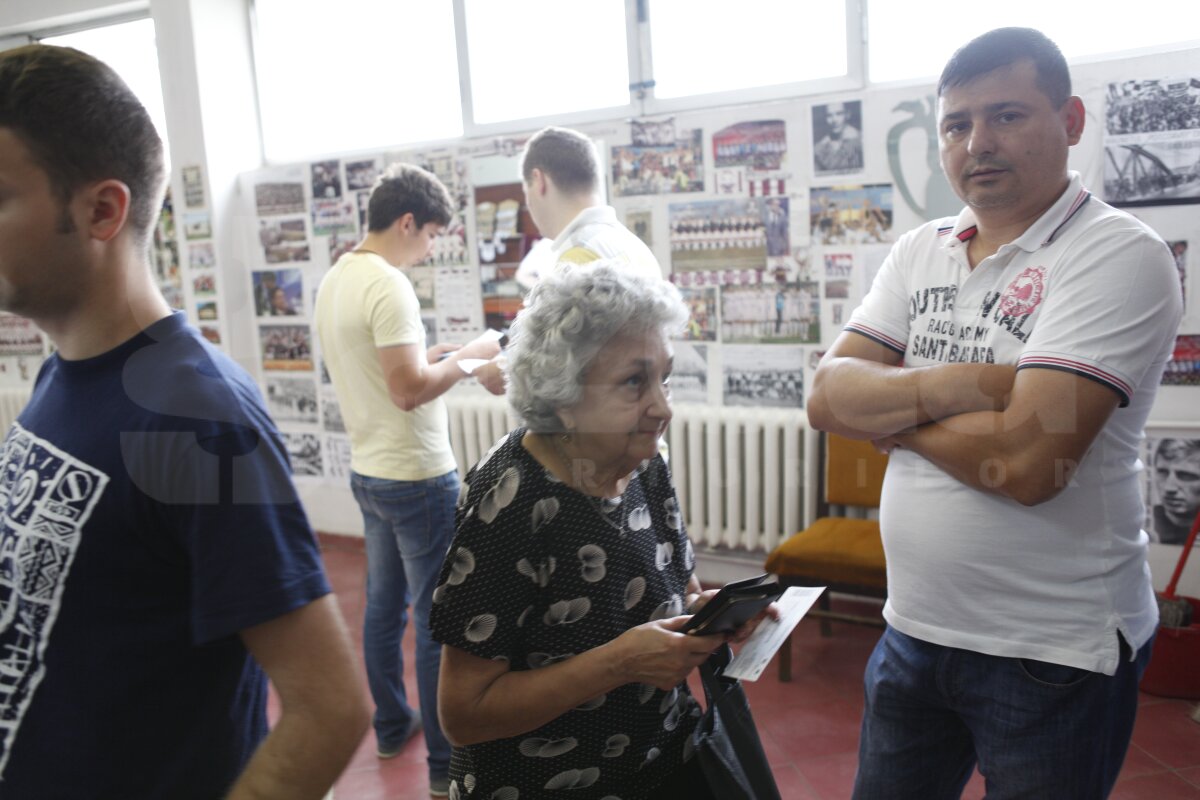 FOTO » S-au epuizat biletele la tribuna I pentru meciul cu Bosnia!