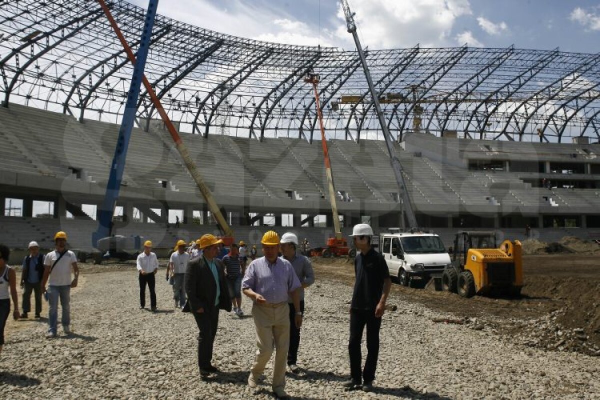 FOTO » Se montează gazonul pe "Cluj Arena" » Iată cum arată noul stadion al lui "U"