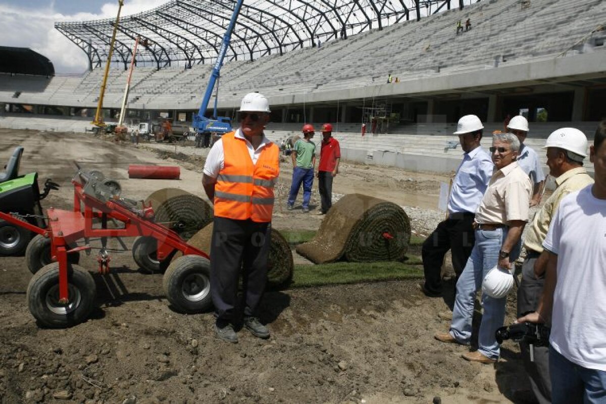 FOTO » Se montează gazonul pe "Cluj Arena" » Iată cum arată noul stadion al lui "U"