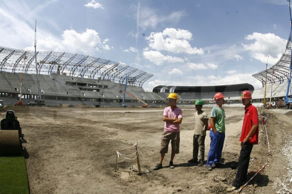 FOTO » Se montează gazonul pe "Cluj Arena" » Iată cum arată noul stadion al lui "U"