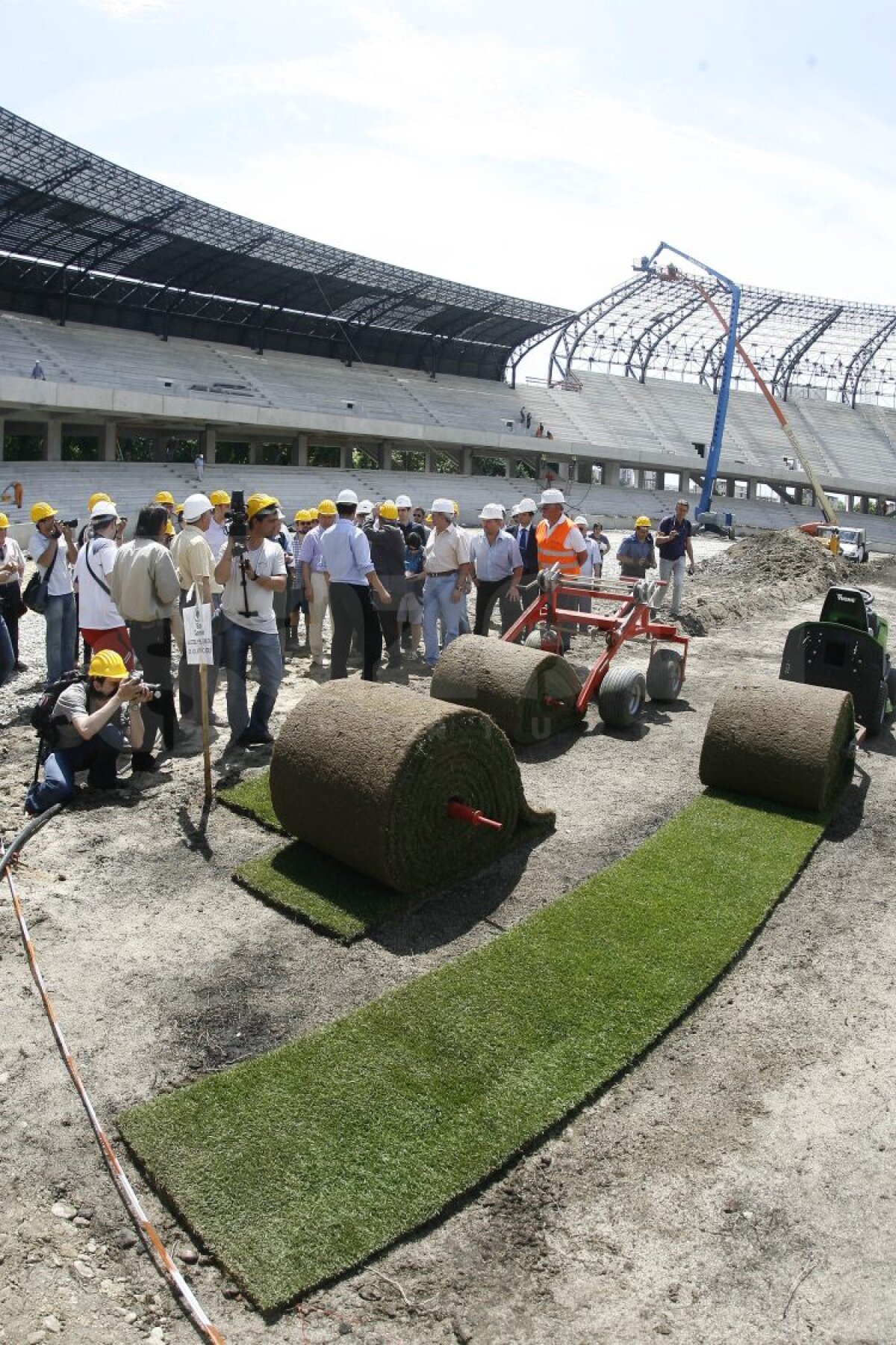 FOTO » Se montează gazonul pe "Cluj Arena" » Iată cum arată noul stadion al lui "U"