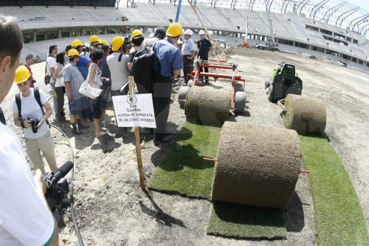 FOTO » Se montează gazonul pe "Cluj Arena" » Iată cum arată noul stadion al lui "U"