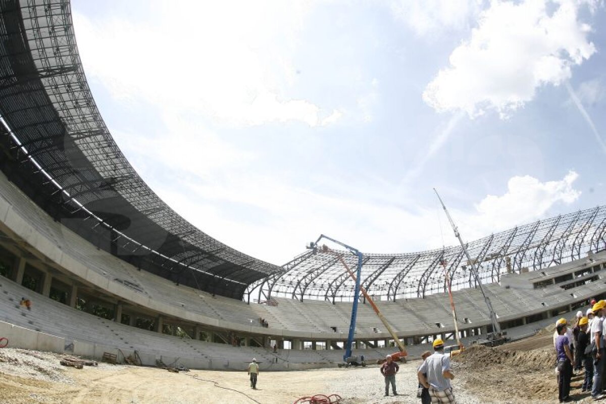 FOTO » Se montează gazonul pe "Cluj Arena" » Iată cum arată noul stadion al lui "U"