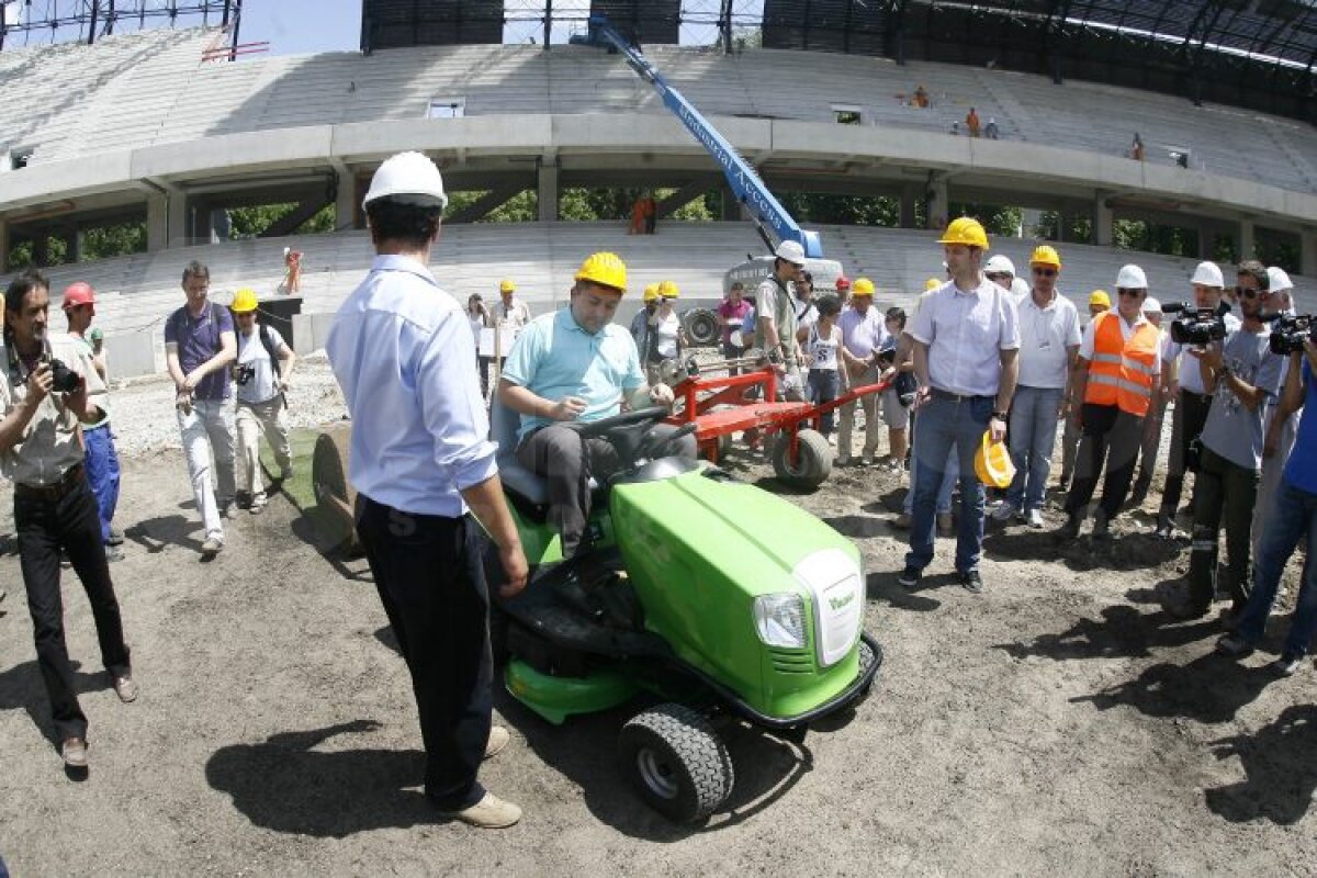 FOTO » Se montează gazonul pe "Cluj Arena" » Iată cum arată noul stadion al lui "U"