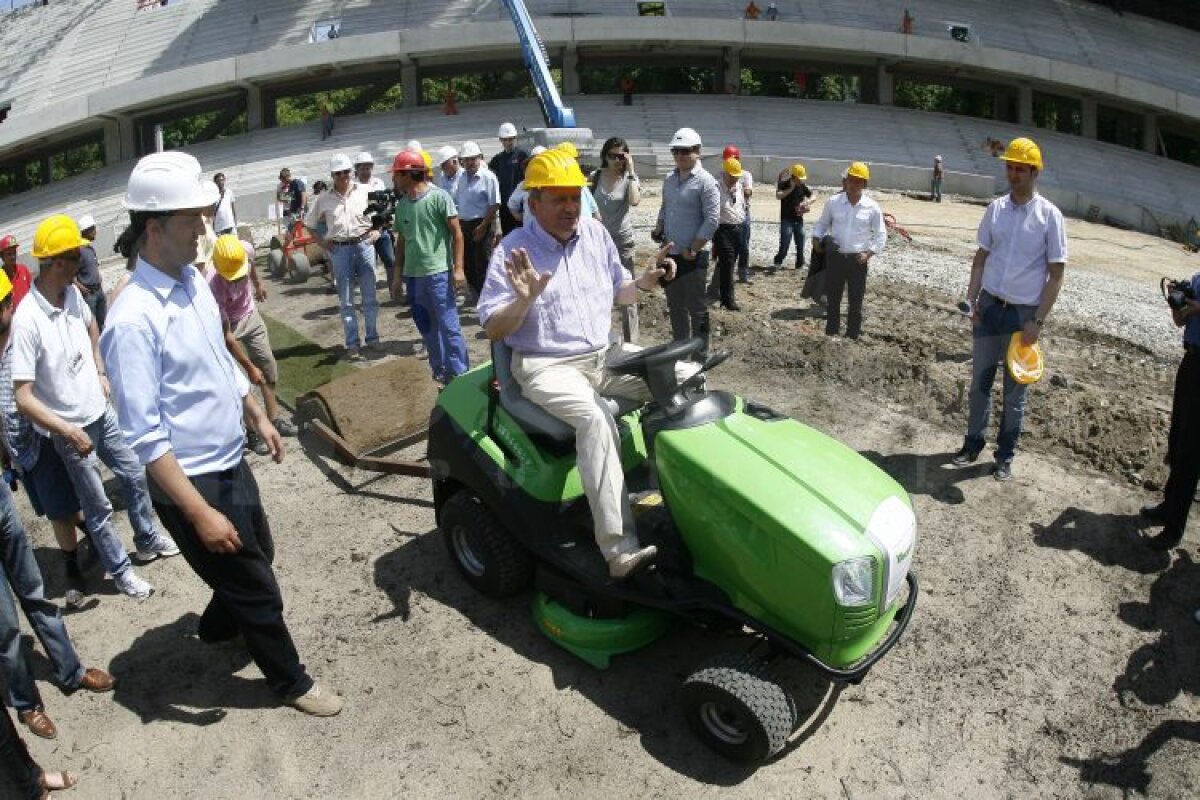 FOTO » Se montează gazonul pe "Cluj Arena" » Iată cum arată noul stadion al lui "U"