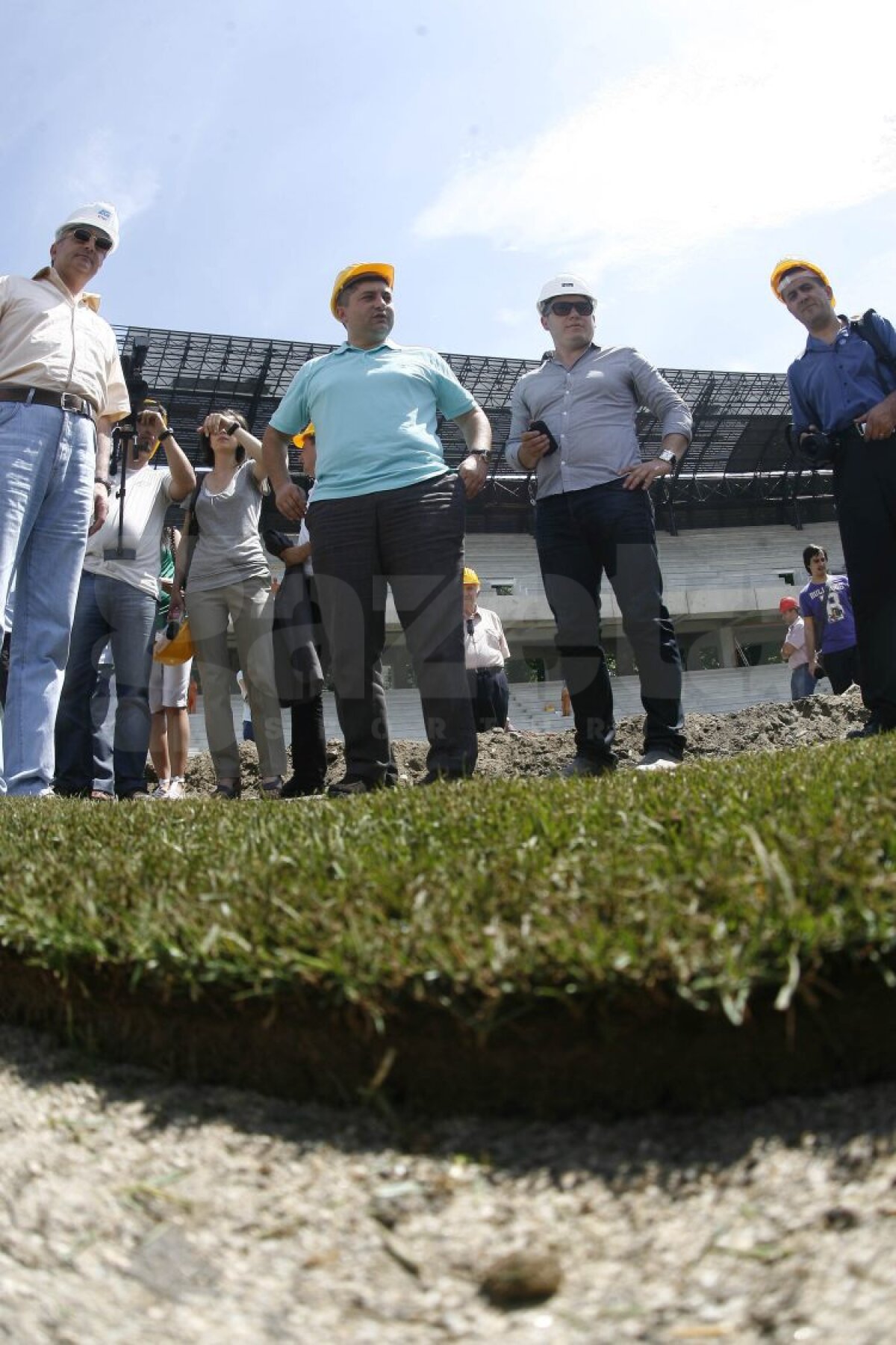 FOTO » Se montează gazonul pe "Cluj Arena" » Iată cum arată noul stadion al lui "U"