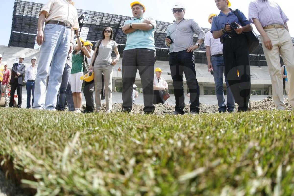 FOTO » Se montează gazonul pe "Cluj Arena" » Iată cum arată noul stadion al lui "U"