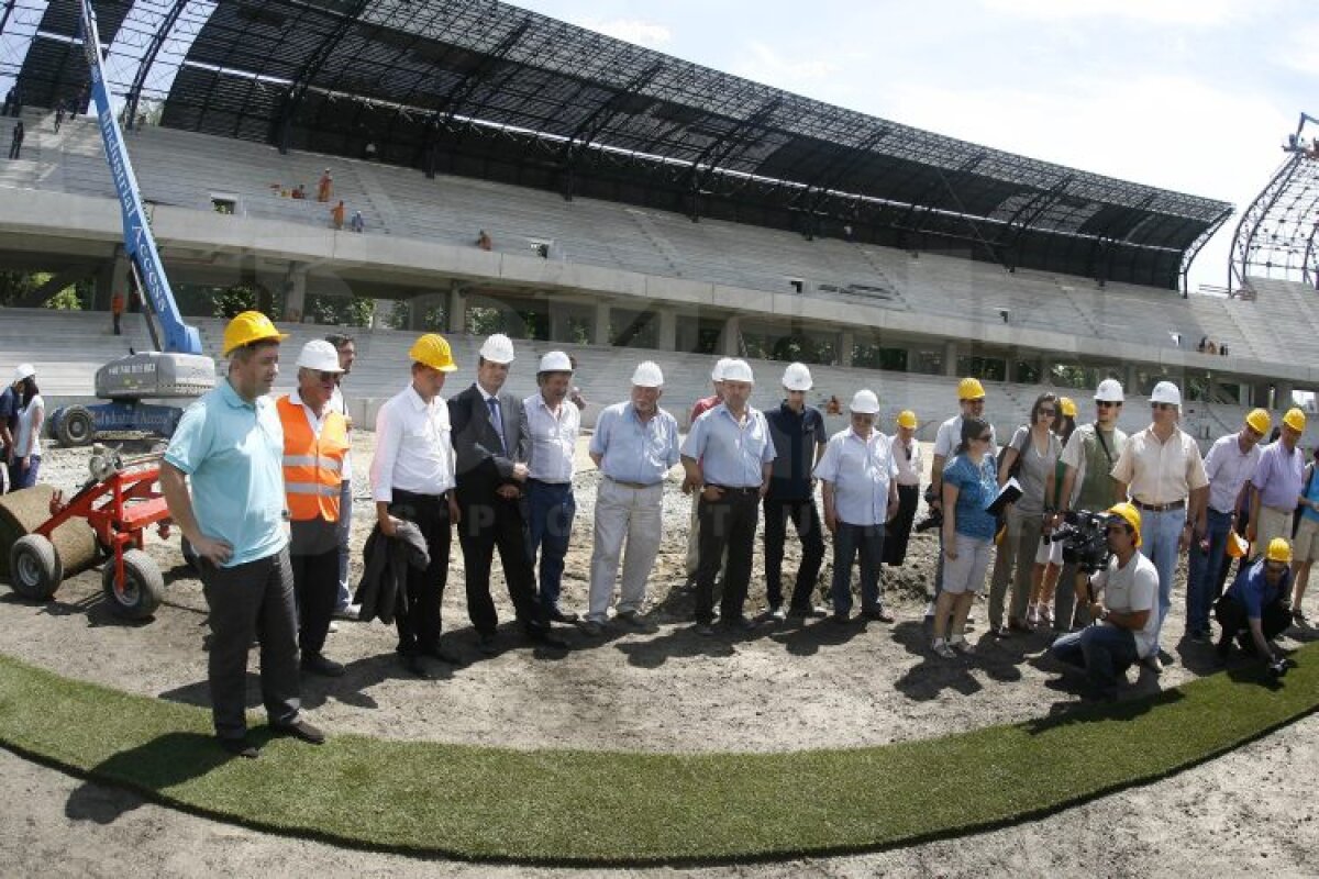 FOTO » Se montează gazonul pe "Cluj Arena" » Iată cum arată noul stadion al lui "U"