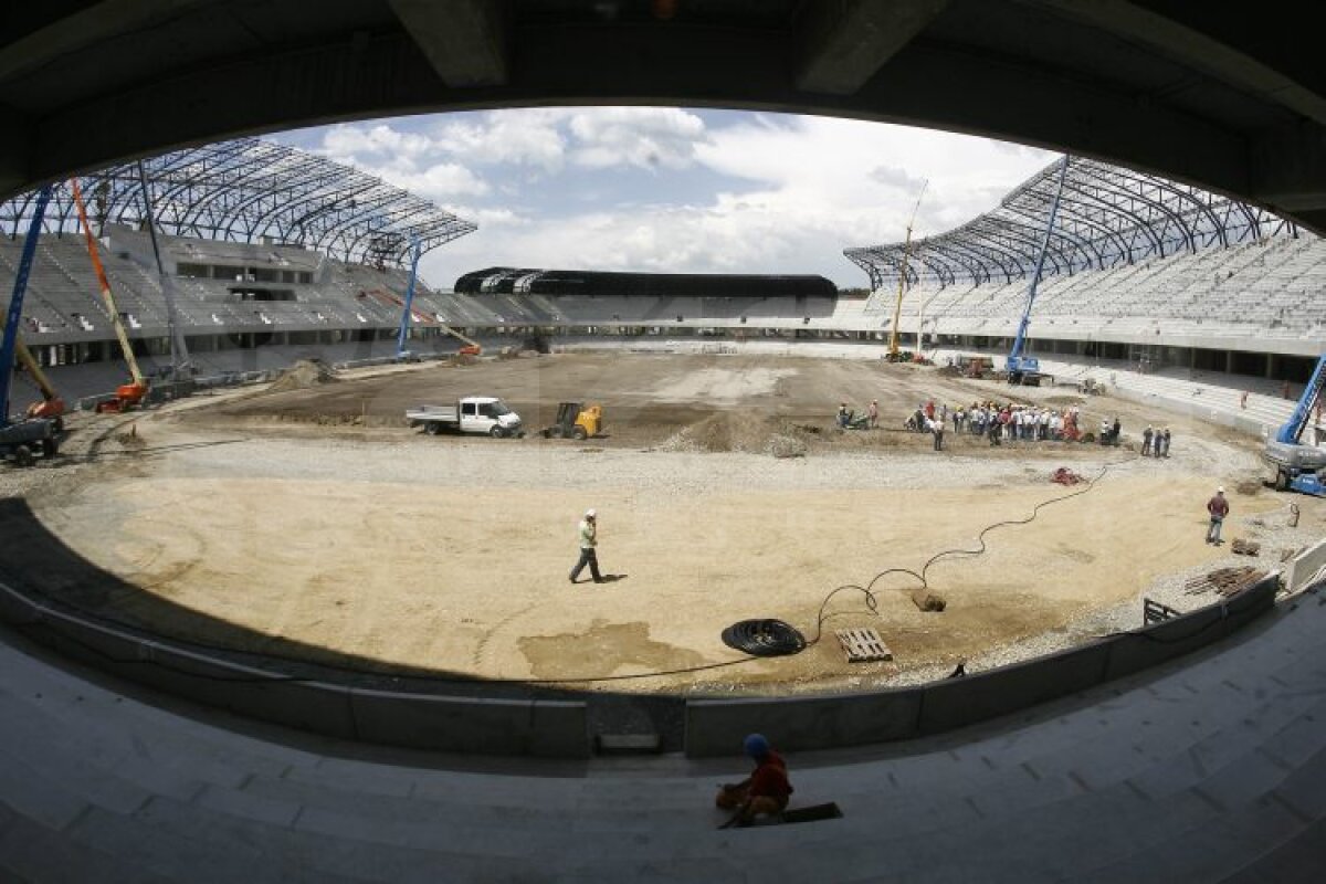 FOTO » Se montează gazonul pe "Cluj Arena" » Iată cum arată noul stadion al lui "U"