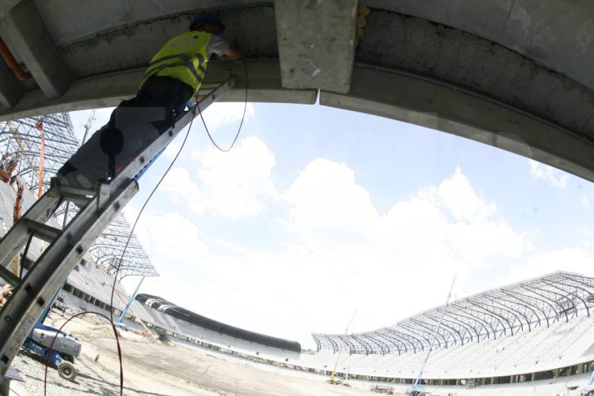 FOTO » Se montează gazonul pe "Cluj Arena" » Iată cum arată noul stadion al lui "U"